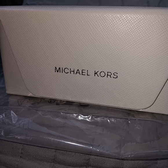 New MK Sunglasses Karlie - Picture 3 of 6